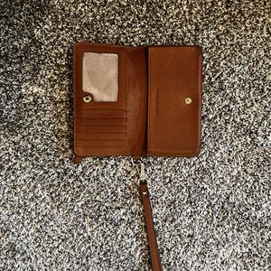 Michael Kors Brown Wristlet. Excellent condition and cute with any outfit!